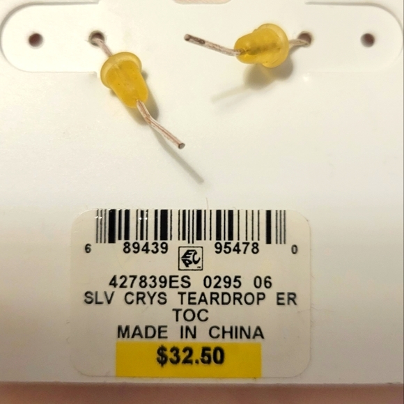 Charter Club NWT Silvertone Chrystal Dangle Earrings - Picture 4 of 5